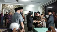 Menteri Luar Negeri Retno LP Marsudi melayat ke kediaman keluarga Kepala Pusdatin BNPB Sutopo Purwo Nugroho di Cimanggis, Depok. (Liputan6.com/Ady Anugrahadi)