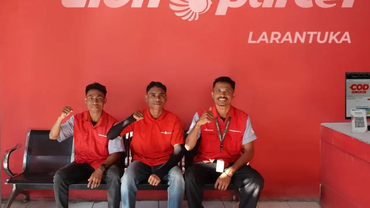 Perjuangan kurir di Larantuka. (Foto: Liputan6.com/Ola Keda)