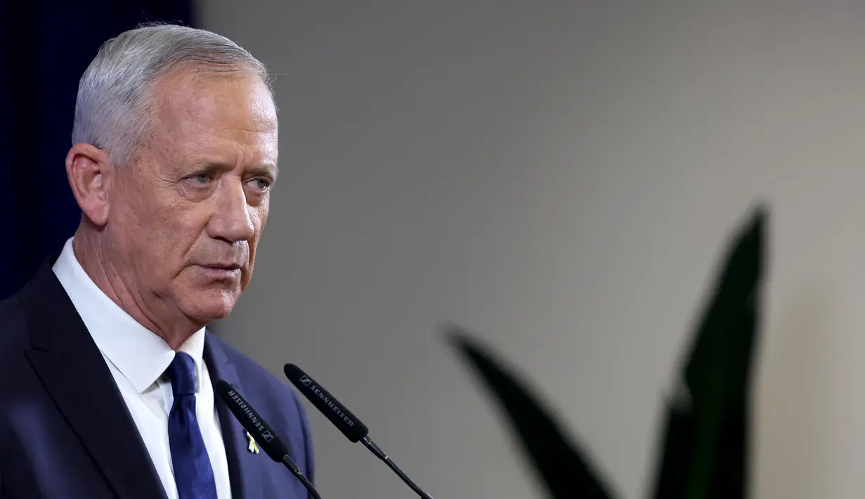 Benny Gantz, seorang tokoh utama dari tiga anggota kabinet perang Israel, mengumumkan pengunduran dirinya pada hari Minggu. (JACK GUEZ / AFP)