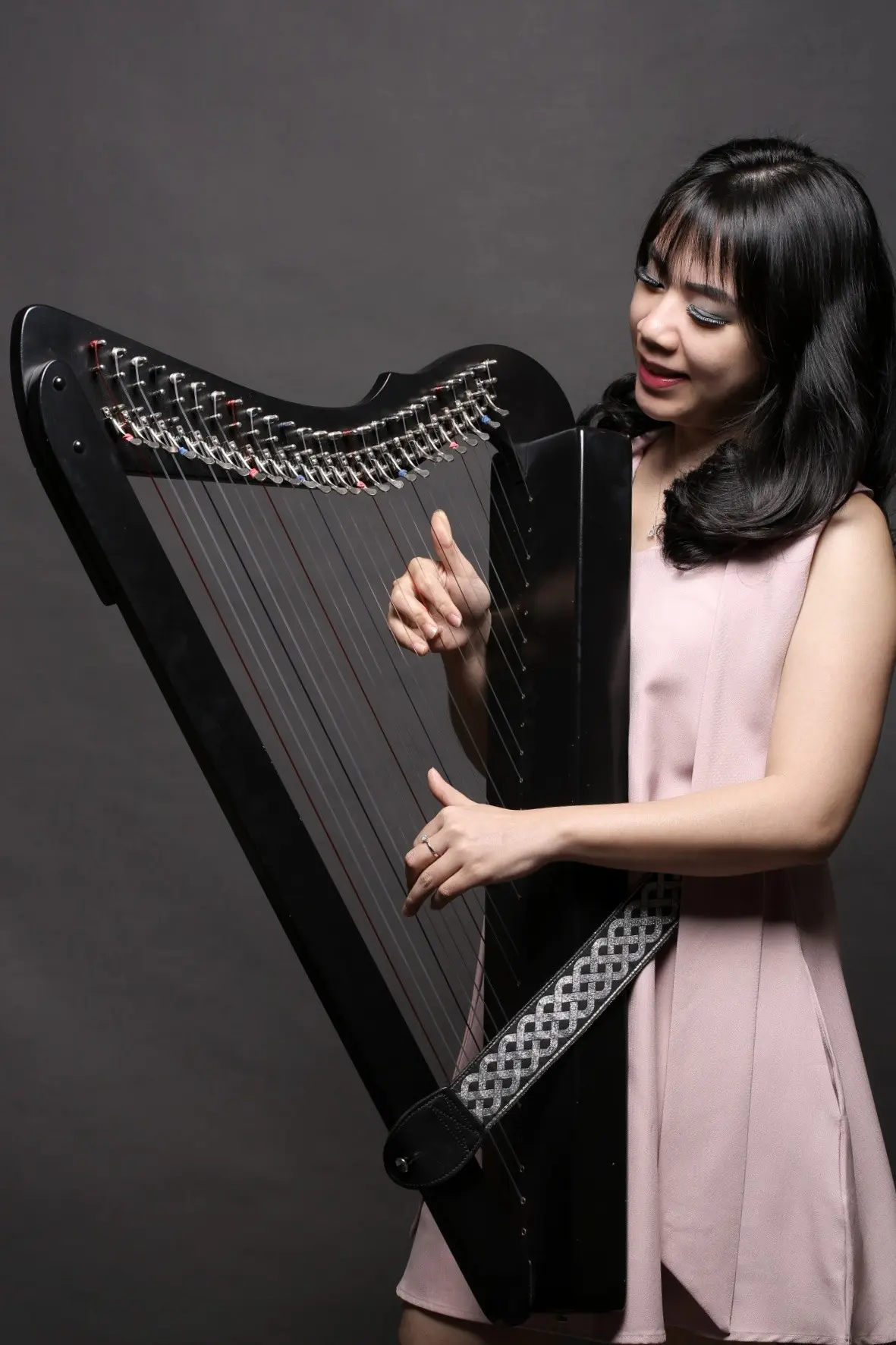 Maria Pratiwi soal harpa dan musik Indonesia (Adrian Putra/Bintang.com)