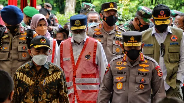 Menhub Budi Karya bersama Kapolri Jenderal Listyo Sigit memantau kawasan wisata Puncak, Bogor. (Istimewa)