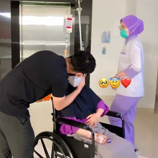 Momen Melahirkan Ria Ricis