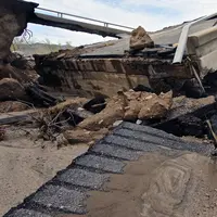 Ilustrasi jembatan amblas. (USA Today)