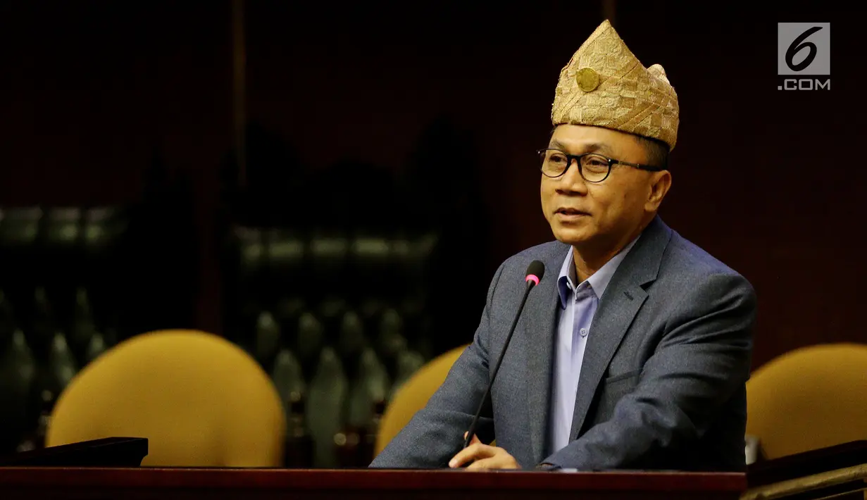 Ketua MPR Zulkifli Hasan memberi sambutan dalam sosilisasi Empat Pilar MPR di Jakarta, Jumat (9/3). Zulkifli menegaskan, acara ini sebagai syiar bagi pilkada di 171 tempat. (Liputan6.com/JohanTallo)