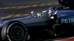 Nico Rosberg dari Mercedes mencatat waktu tercepat yaitu 1m23,022s dari 82 lap pada sesi tes pramusim kedua di Sirkuit Catalunya, Barcelona, selasa (2/3/2016) malam WIB. (EPA/Alejandro Garcia)
