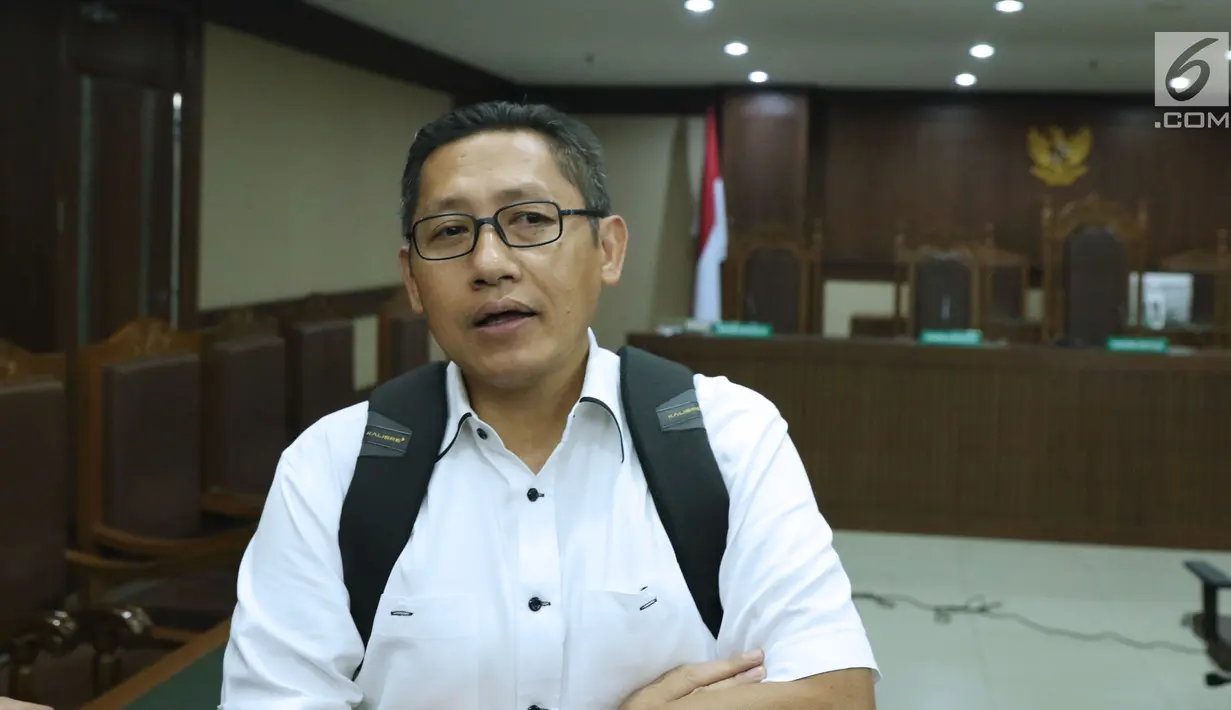 Mantan Ketua Umum Partai Demokrat, Anas Urbaningrum usai menjalani sidang lanjutan PK di Pengadilan Negeri Jakarta Pusat, Kamis (12/7). Anas mengajukan PK atas putusan kasus korupsi Pembangunan P3SON Hambalang. (Liputan6.com/Helmi Fithriansyah)