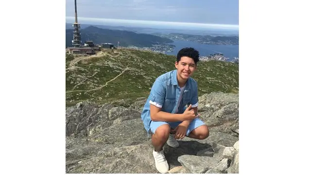 Banyak netizen yang gagal fokus dengan wajah tampan putra bungsu mantan Menteri Kelautan dan Perikanan ini.