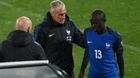 N'Golo Kante ditarik keluar saat Prancis berhadapan dengan Bulgaria karena mengalami cedera. (doc. ESPN FC)