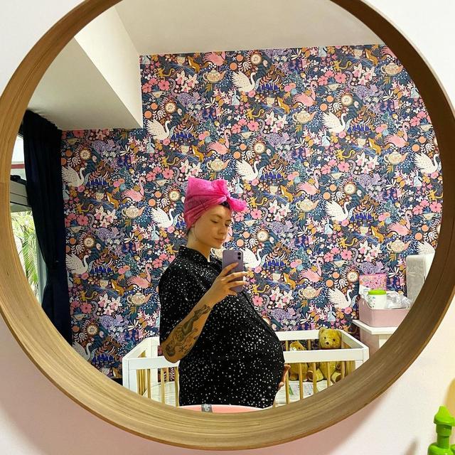 6 Potret Derby Romero Jadi Suami Siaga, Siap Sambut Kelahiran Anak Perempuan