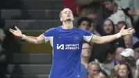 Gelandang Chelsea Mykhailo Mudryk merayakan gol yang dicetaknya ke gawang Fulham pada pekan ke-7 Liga Inggris 2023/2024 yang digelar di Craven Cottage, Selasa (3/10/2023) WIB. (AP Photo/Kin Cheung)