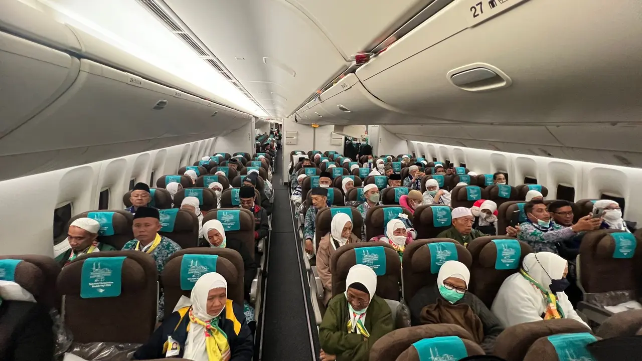 Jemaah haji Indonesia menuju Tanah Suci. (Nafiysul Qodar/Liputan6.com)