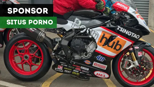 Ada yang berbeda dari tim motor balap asal Inggris ini, mereka menampilkan logo situs porno di bagian fairing motor MV Augusta F3.