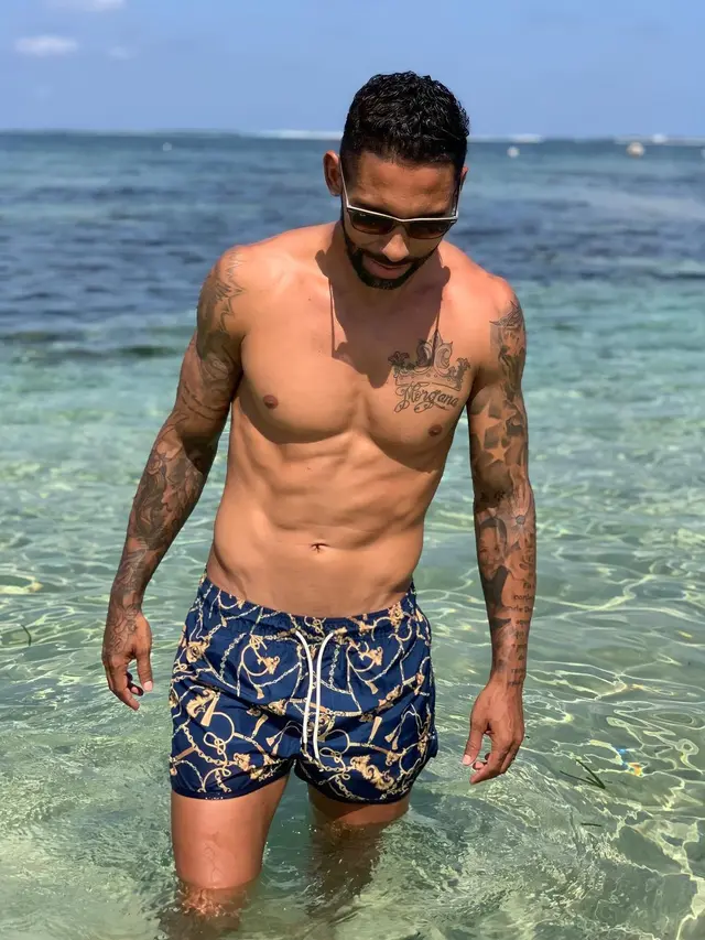 7 Potret Demerson Bruno Costa saat Berlibur, Curi Perhatian