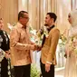 Menteri Pemuda dan Olahraga Republik Indonesia Imam Nahrawi hadiri resepsi pernikahan Lindswell Kwok dan Achmad Hulaefi. (dok. Instagram @nahrawi_imam/https://www.instagram.com/p/BrK2gl6lVMA/Asnida Riani)