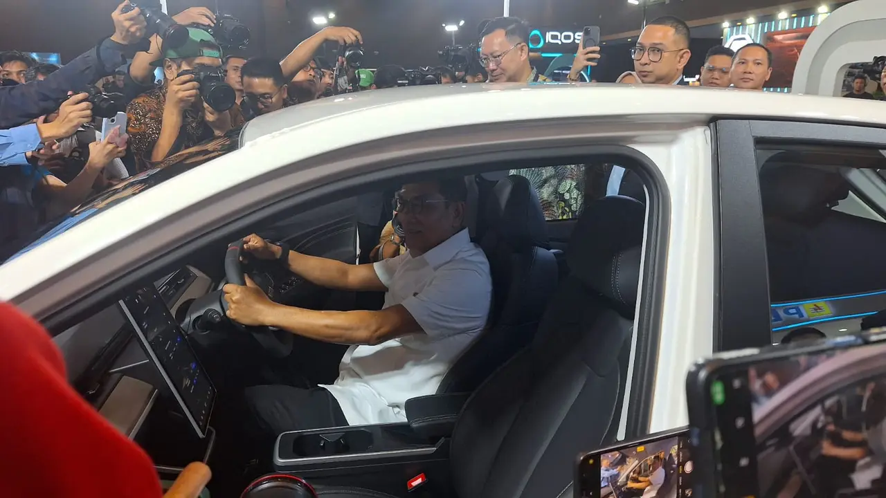 Pameran kendaraan listik Periklindo Electric Vehicle Show (PEVS) 2024 di JIExpo, Kemayoran, Jakarta Pusat.