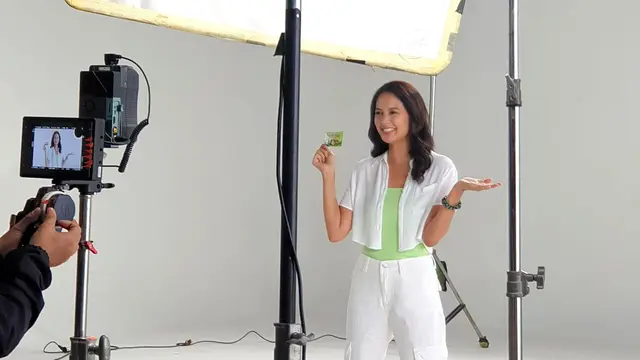 Aurelie Moeremans Cerita Syuting Perdana Iklan Tolak Angin Batuk