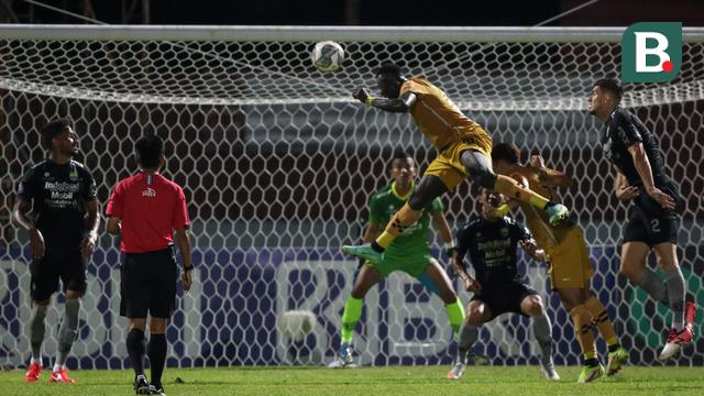 Penyerang Bhayangkara FC, Ezechiel N'Douassel.