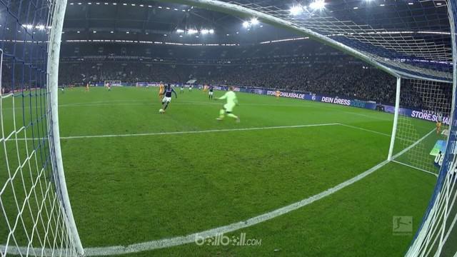 Hoffenheim melakukan salah satu blunder paling konyol musim ini dan membuat mereka akhirnya kalah 2-1 dari Schalke. Kevin Vaught m...