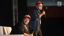 Komika Mo Sidik (kiri) dan Isman HS saat tampil dalam Stand Up for Dummies di Jakarta International Comedy Festival (JICOMFEST) 2019, JIExpo Kemayoran, Jakarta, Minggu (4/8/2019). JICOMFEST 2019 menyedot cukup banyak pengunjung, khususnya pecinta komedi. (Liputan.com/Faizal Fanani)