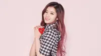 Konser di Indonesia, Sana Twice Kenakan Ikat Kepala Khas Sunda