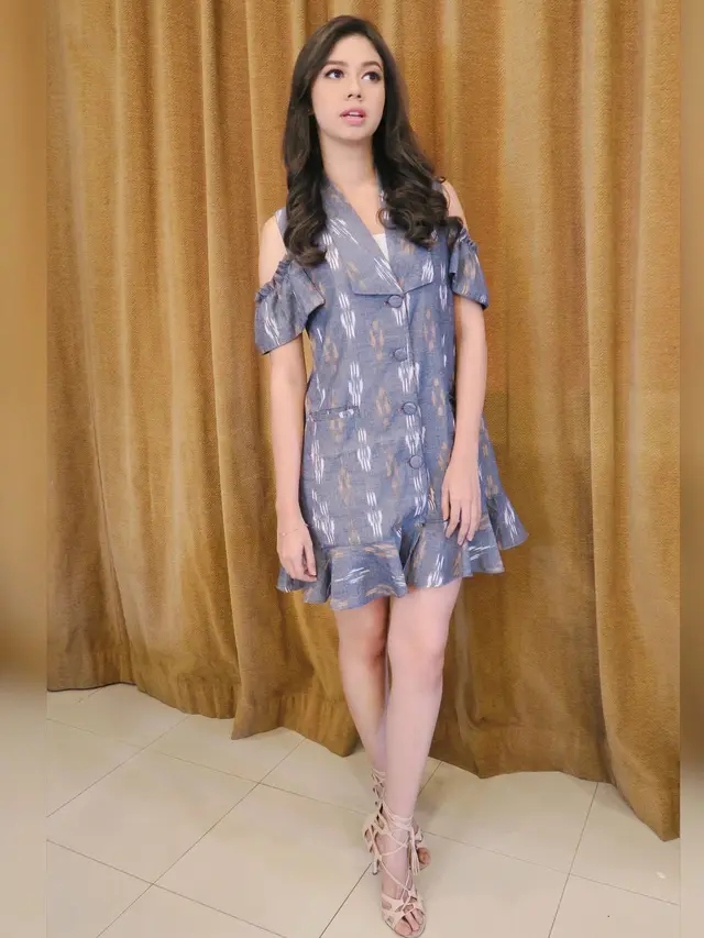 Pesona Yuki Kato Dalam Busana Kain Nusantara. (Sumber: Instagram/yukikt)