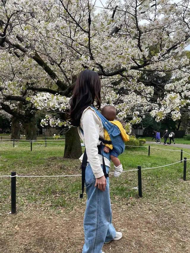 7 Potret Liburan Nadia Saphira di Jepang, Sang Anak Bikin Salah Fokus