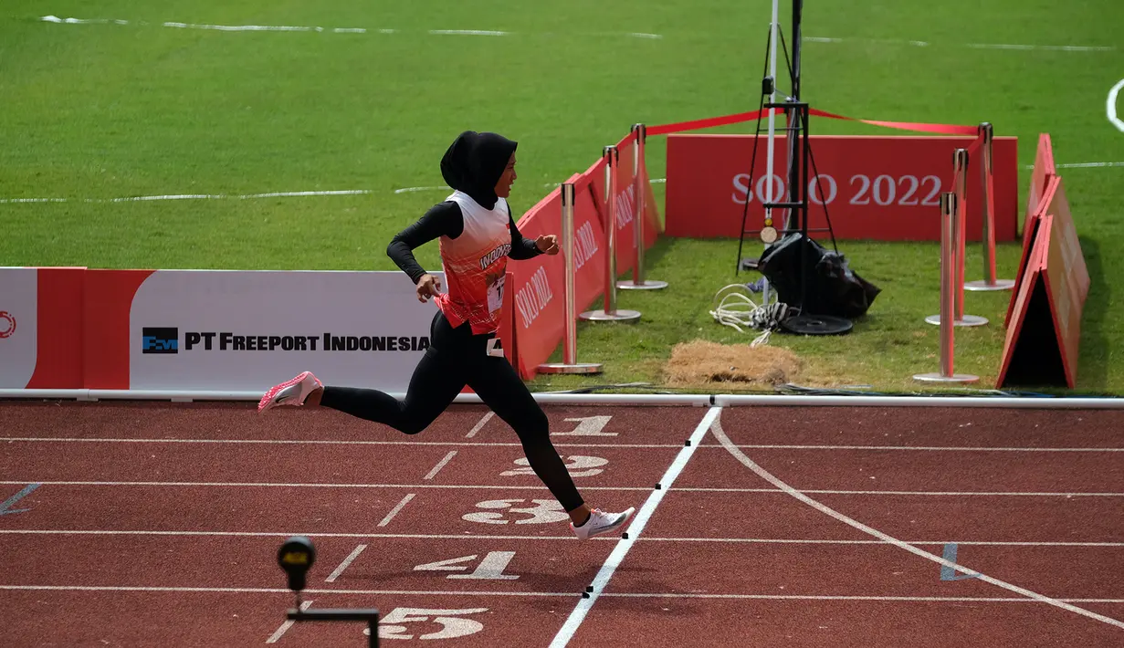 Putri Aulia pelari 200 meter kelas T13 berhasil mendapatkan emas pada ASEAN Para Games 2022 di Stadion Manahan Solo, 2 Agustus 2022. (Foto: Dok. ASEAN Para Sports Federation)