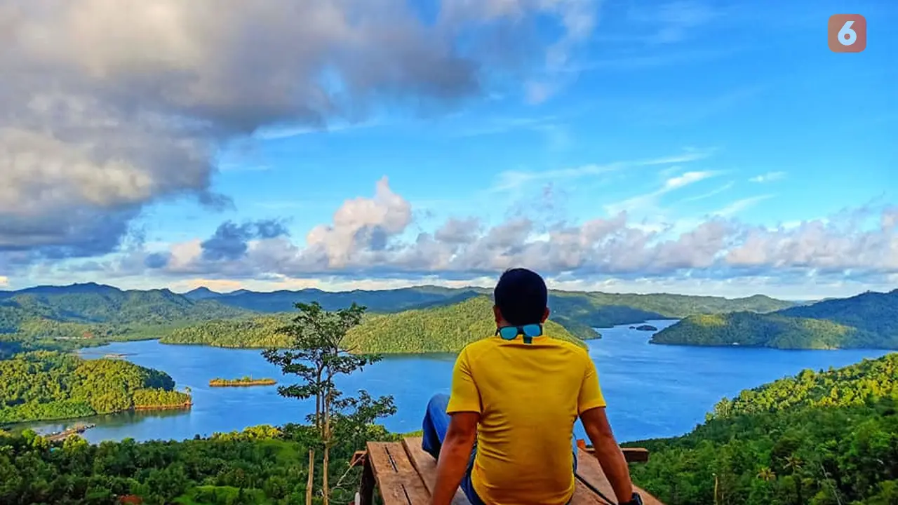 Menikmati Pagi dengan PanMenikmati Pagi dengan Panorama Gugusan Pulau di Puncak Bio Sangihe. (Foto:Istimewa/Arfandi Ibrahim/Liputan6.com)orama Gugusan Pulau di Puncak Bio Sangihe. Foto:Istimewa (Arfandi Ibrahim/Liputan6.com)