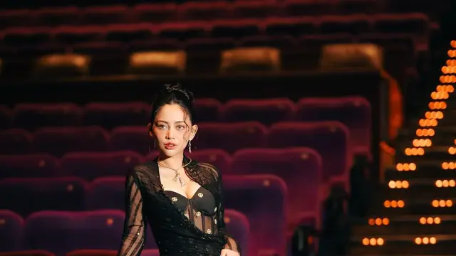 Potret cantik Rachel Vennya kenakan kebaya hitam transparan (credit: instagram/rachelvennya)