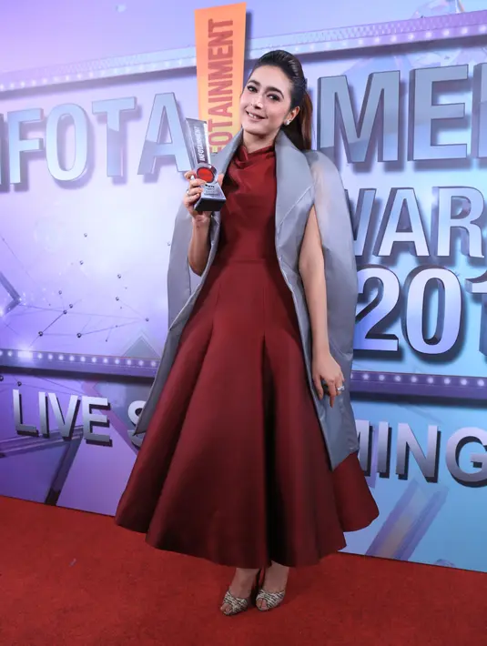 Sejak menikah dengan Reshwara Arfya Radinal, di tahun 2015, Nabila merasa selalu didukung penuh dalam urusan kariernya di dunia entertainment ini. "Terimakasih juga buat suami aku orang yang aku sayangi," ujarnya melanjutkan. (Adrian Putra/Bintang.com)