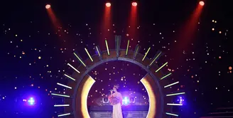 Sederet artis papan atas meramaikan acara malam puncak HUT SCTV ke-27. Acara itu juga dimeriahkan oleh penyanyi asal Amerika Serikat, Bebe Rexha. Salah satu artis yang menarik perhatian adalah Raisa. (Bambang E Ros/Bintang.com)