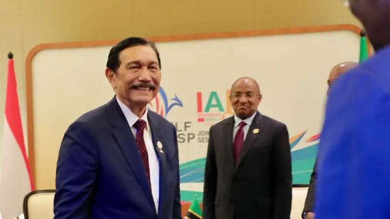 Menteri Koordinator Bidang Kemaritiman dan Investasi Luhut B. Pandjaitan menemui Presiden Zanzibar Hussein Mwinyi dalam Forum Tingkat Tinggi Kemitraan Multi Pihak dan Forum Indonesia-Afrika ke-2 di Bali pada, Senin (02/09/2024). (Dok Kemenko Marves)