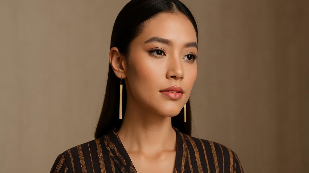 7 Model Anting Emas untuk Baju Batik yang Kekinian