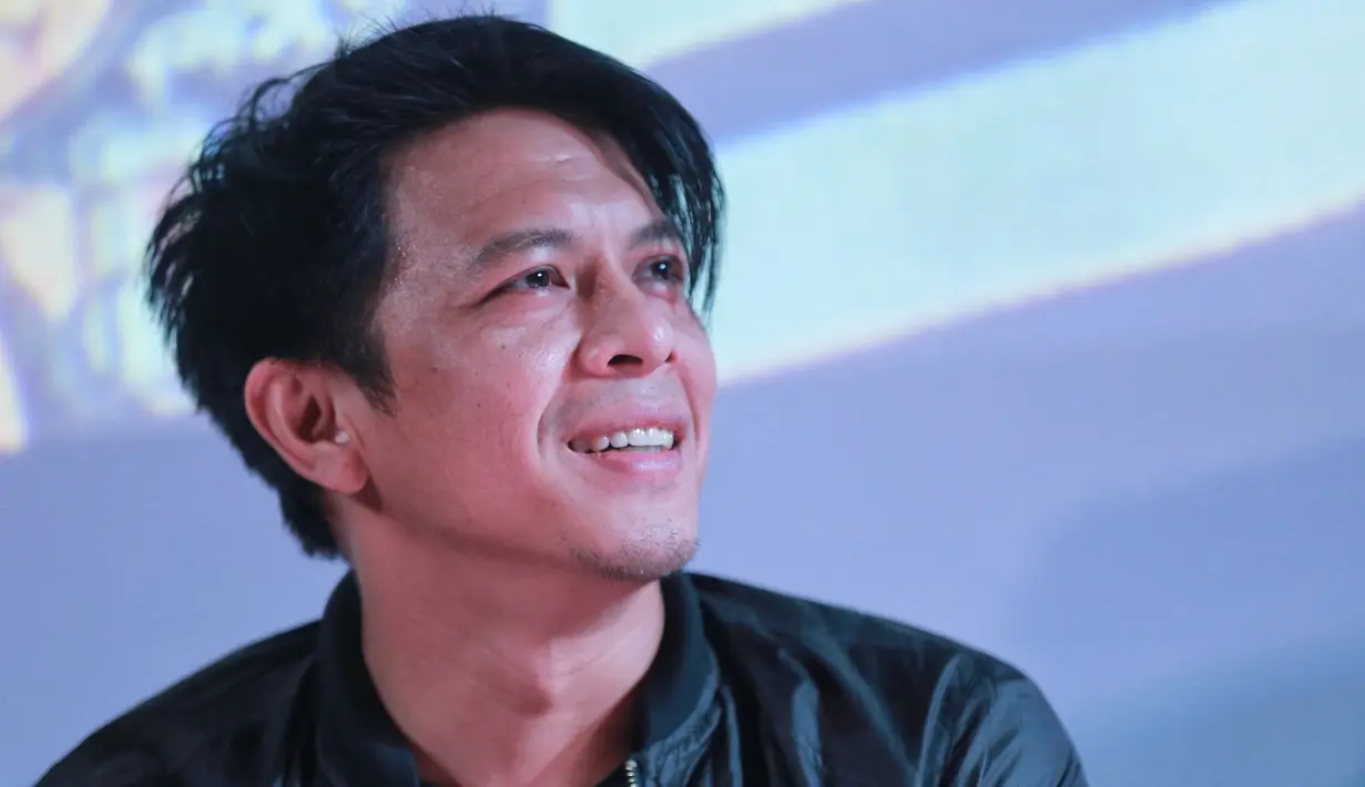 Tersiar kabar hubungan vokalis NOAH, Ariel dengan Sophia Latjuba kandas. Berita itu mencuat lantaran foto-foto kemesraan keduanya di media sosial milik artis senior itu sudaj tidak ada lagi. (Adrian Putra/Bintang.com)