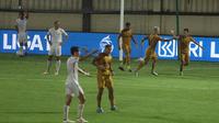 Selebrasi Witan Sulaeman usai mencetak gol Bhayangkara FC ke gawang Madura Unite dalam laga lanjutan BRI Liga 1 2023/2024, Jumat (1/2/2024) malam WIB. (Bola.com/Muhammad Iqbal Ichsan)