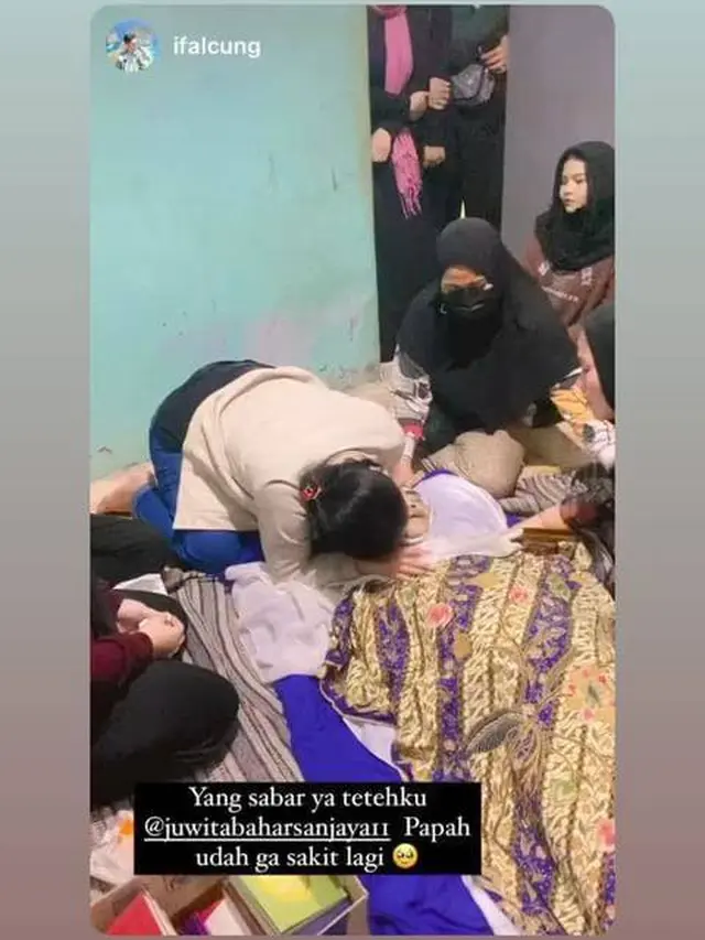 Penuh Haru, Ini 6 Potret Juwita Bahar Bersama Mendiang Ayah Hingga Liang Lahat