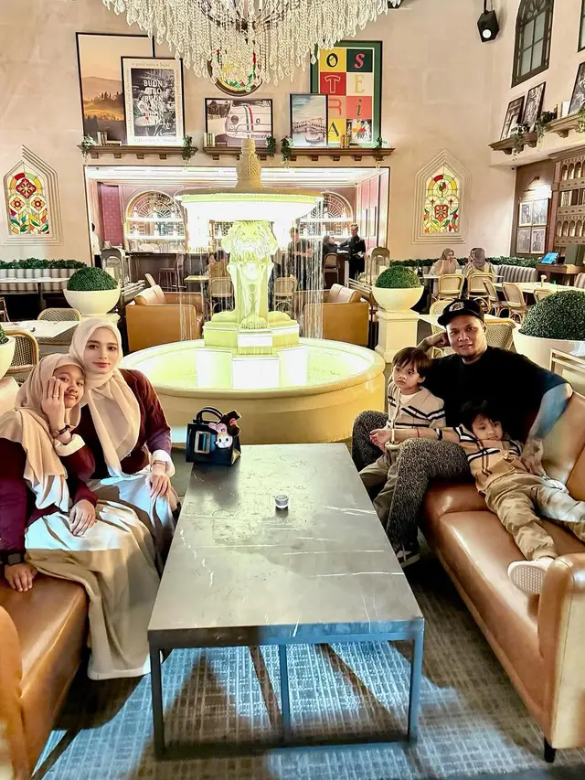 6 Potret Inara Rusli Buka Puasa Bareng Virgoun, Kesampingkan Ego demi Anak