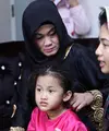 Satu minggu sudah dunia hiburan tanah air kehilangan salah satu artisnya. Julia Perez meninggal dunia pada Sabtu (10/6/2017) lalu. Doa pada acara tahlil pun tak putus diberikan untuk mendiang Jupe. (Nurwahyunan/Bintang.com)