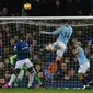 Proses terjadinya gol pertama Man City dicetak Aymeric Laporte pada laga lanjutan Premier League yang berlangsung di stadion Goodison Park, Liverpool, Kamis (7/2). Manchester City menang 2-0 atas Everton. (AFP/Paul Ellis)