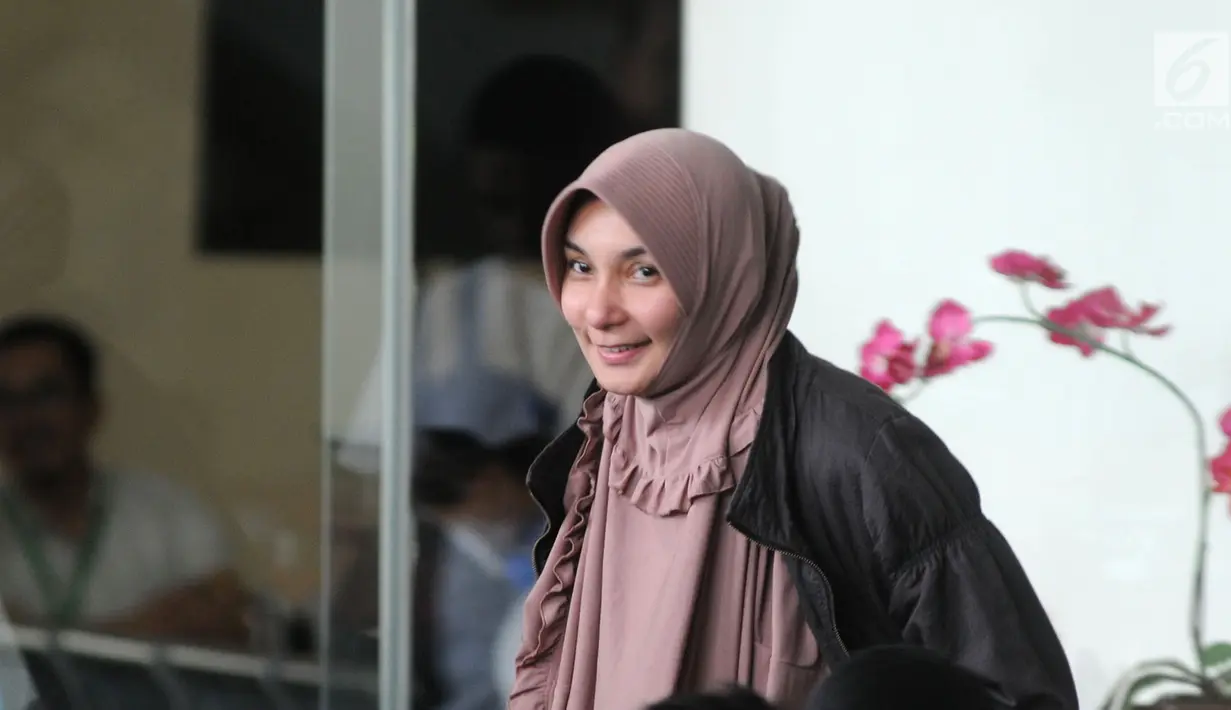 Anggota DPRD juga calon wali kota (cawalkot) Malang 2018 Ya'qud Ananda Gudban siap menjalani pemeriksaan di Gedung KPK, Jakarta, Selasa (27/3). Nanda diperiksa sebagai tersangka dugaan suap pembahasan APBDP Kota Malang TA 2015. (Merdeka.com/Dwi Narwoko)