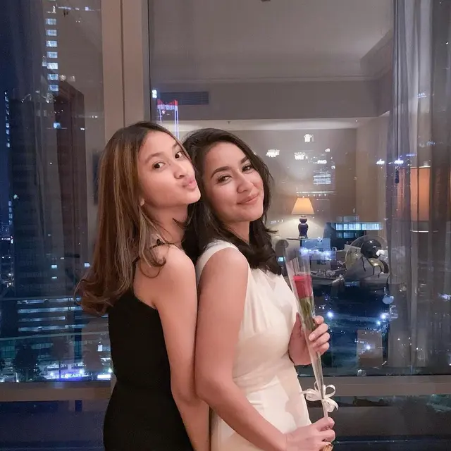 6 Potret Risma Nilawati Mantan Istri Ferry Maryadi dan Sang Putri, Sering Dikira Kakak Adik