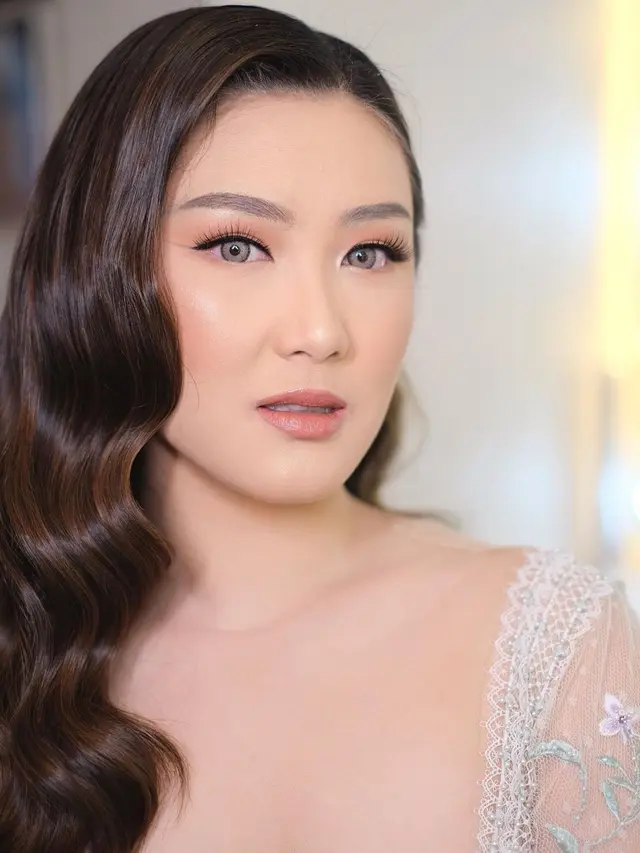 7 Pemotretan Karen Vendela Kekasih Boy William dengan Tema Beauty In Paradise