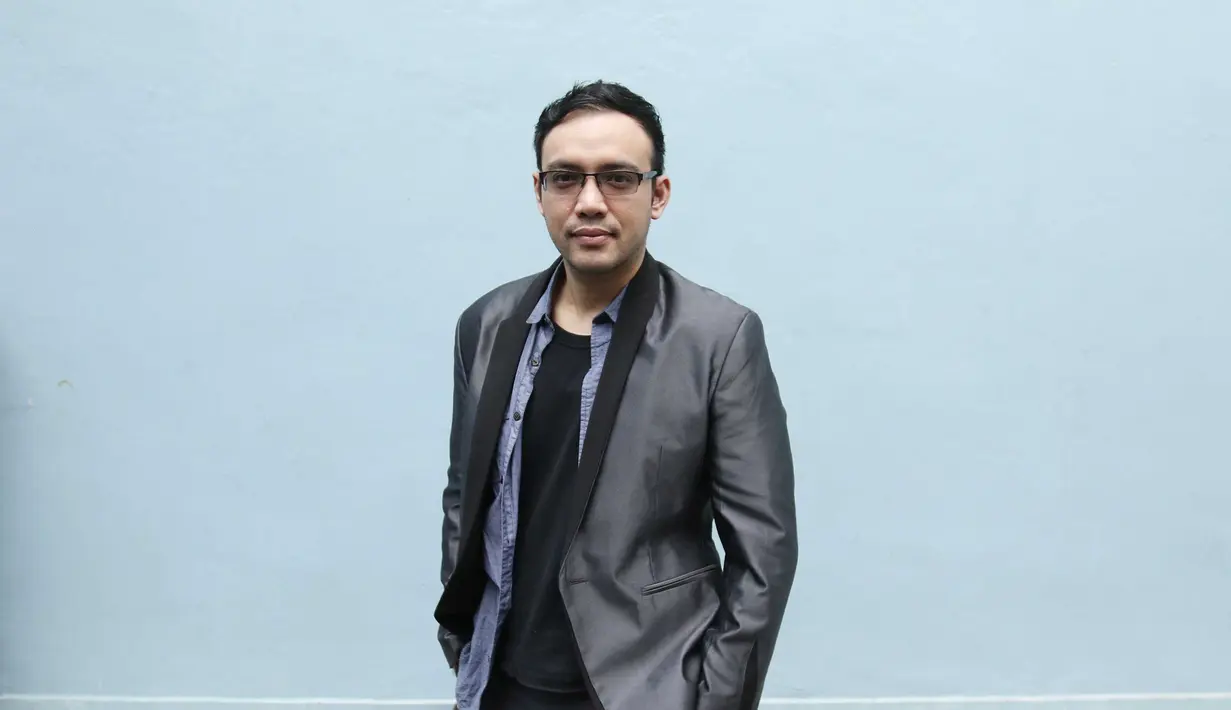 Meski banyak mendapat cercaan, bukan berarti menyurutkan niat mantan suami Diana Limbong itu untuk menikah. Bahkan, Sandy ingin menikahi kekasihnya yang juga model majalah dewasa itu di Tanah Suci Mekkah. (Nurwahyunan/Bintang.com)