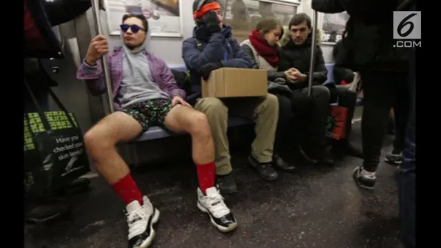 Perayaan hari tanpa celana di New York berlangsung sejak tahun 2002 yang diperingati sebagai hari No Pants Subway Ride