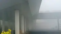 Kondisi kabut atau asap karhutla di kawasan bandara internasional Syamsudin Noor Banjarmasin di Banjarbaru pada Jumat pagi, (8/9/2023). (Liputan6.com/ist)