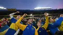 Fans Boca Juniors memadati tribun saat perkenalan pemain baru Edinson Cavani di Stadion La Bombonera, Argentina, Senin (31/07/2023) waktu setempat. (AFP/Luis Robayo)