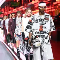 Koleksi Perdana dengan 52 koleksi yang menampilkan kesan modern dan tegas.