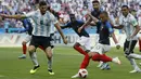 Ketika mencetak dua gol ke gawang Argentina, Mbappe smenyamai rekor legenda Brasil Pele. Pemain berusia 19 tahun itu menjadi remaja kedua yang mencetak dua gol di Piala Dunia sejak Pele melakukannya pada edisi 1958. (AP/David Vincent)