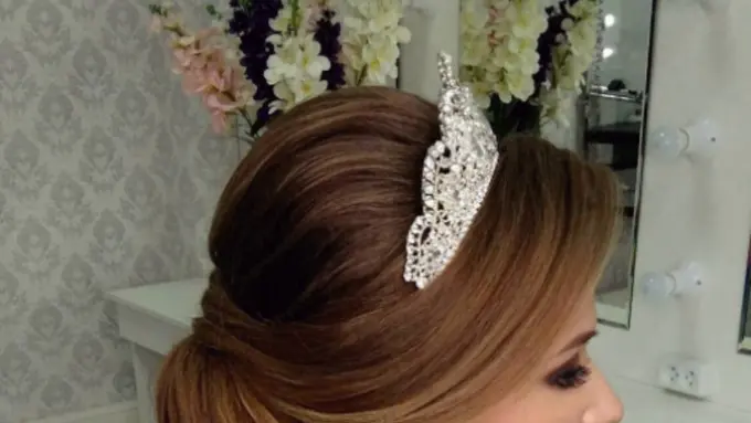 Bikin Pesta Pernikahan Menawan dengan Gaya Rambut Indah Ini