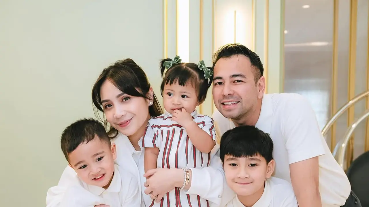 Outfit Mentereng Baby Lily di Ulang Tahunnya, Jadi Bayi Sultan Kenakan Dress Gucci hingga Dior